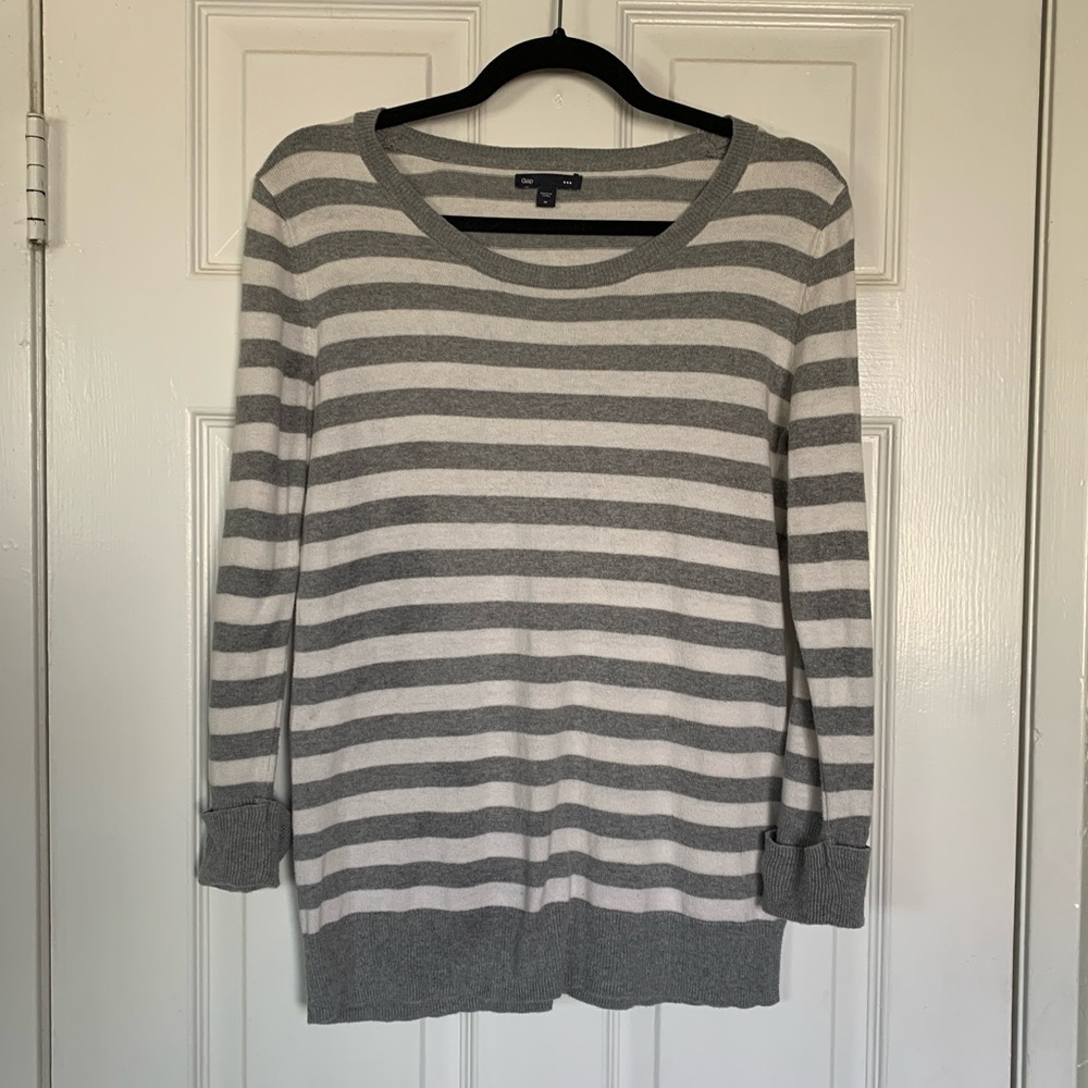 3/$20 GAP Sweater, gray and white stripes, 3/4 sleeves, size M - Picture 6 of 7